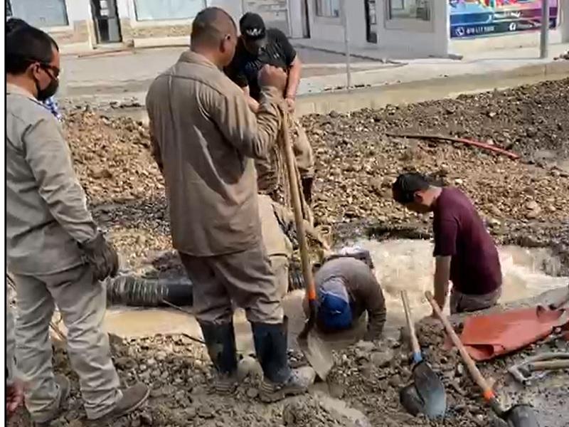 Mega fuga deja sin agua a casi la mitad de Piedras Negras (video)