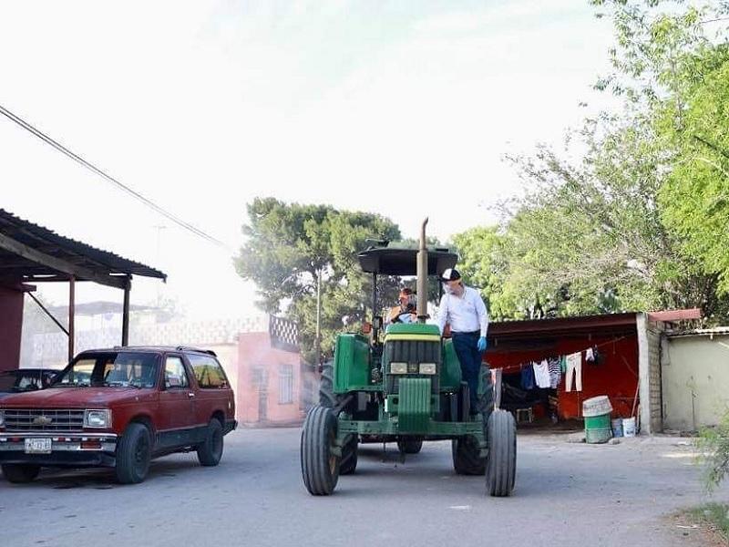 Fortalece Julio Long medidas preventivas con la sanitizaci&oacute;n en las colonias de Nueva Rosita