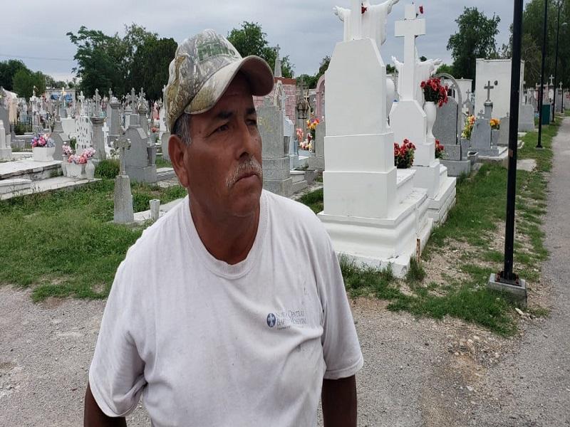 Por coronavirus, panteones de Piedras Negras restringen entrada a menores y adultos mayores 