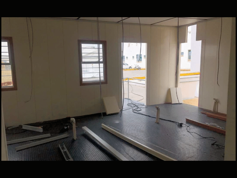 Casi listo el consultorio de COVID-19 en el exterior del Hospital General 