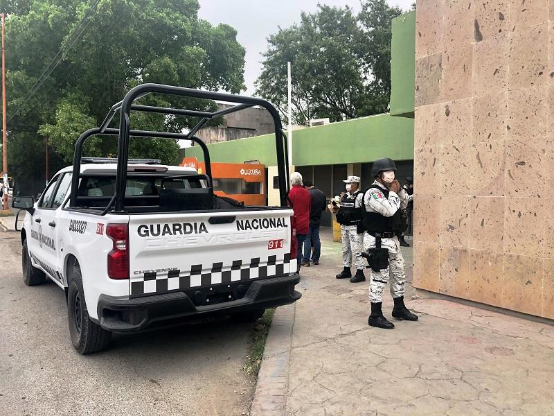 Toman elementos de la Guardia Nacional la seguridad del hospital del IMSS en Acuña