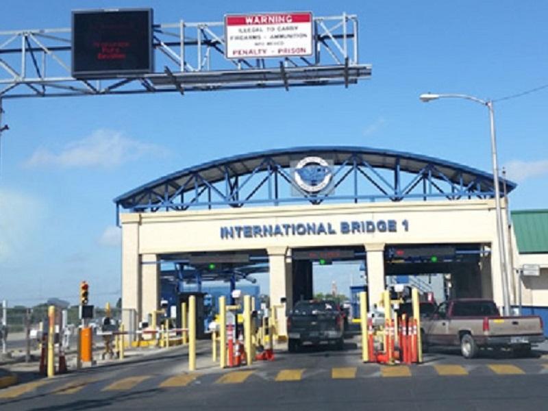 Pegan restricciones de viaje a ingresos de puentes internacionales de Eagle Pass