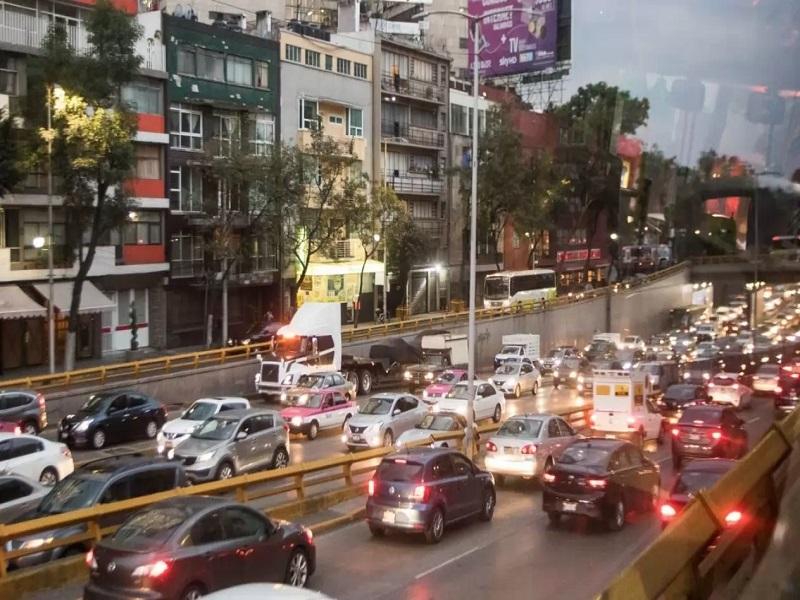 Por fase 3 del COVID-19, CDMX cierra el 20% del metro y obliga el Hoy no Circula (video)