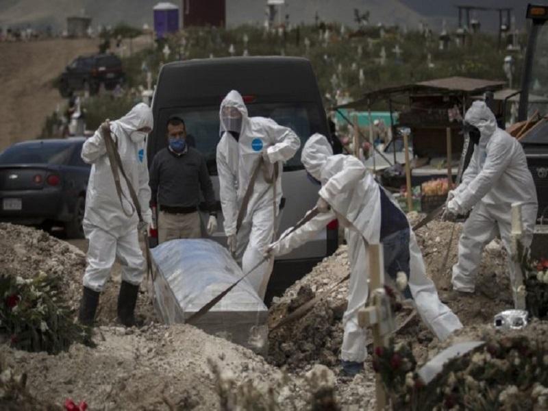 Muertos por COVID-19 no identificados no podr&aacute;n ser incinerados ni enterrados en fosas comunes: Salud