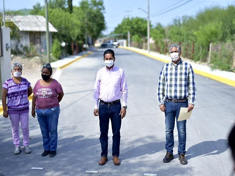 Entrega alcalde obra de pavimentaci&oacute;n en Acu&ntilde;a