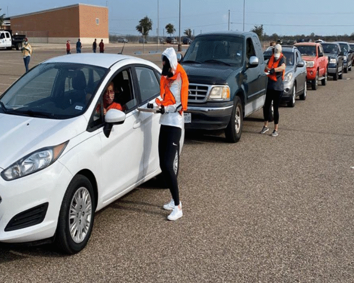 Distribuyeron casi mil depensas entre familias de Eagle Pass y del Condado de Maverick