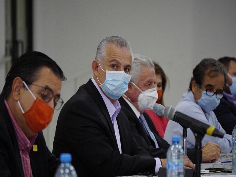 Entregan equipo m&eacute;dico a hospitales en Torre&oacute;n para combatir COVID-19