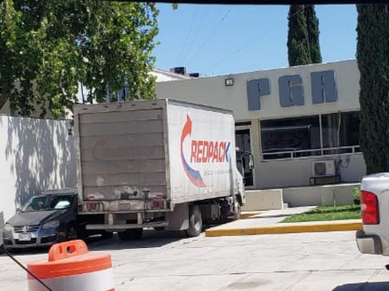 Aseguran mariguana en cami&oacute;n de paqueter&iacute;a en el municipio de Allende (video)