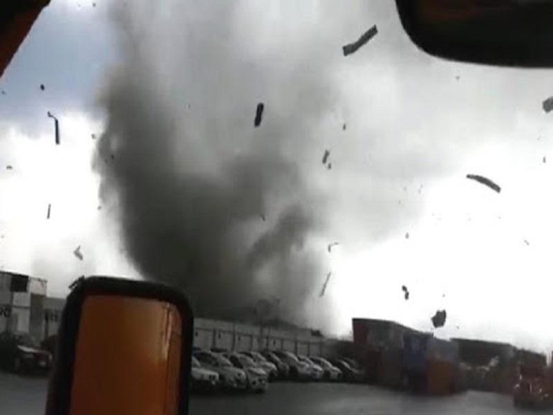Sorprende tromba terrestre en Apodaca, Nuevo León (VIDEO)