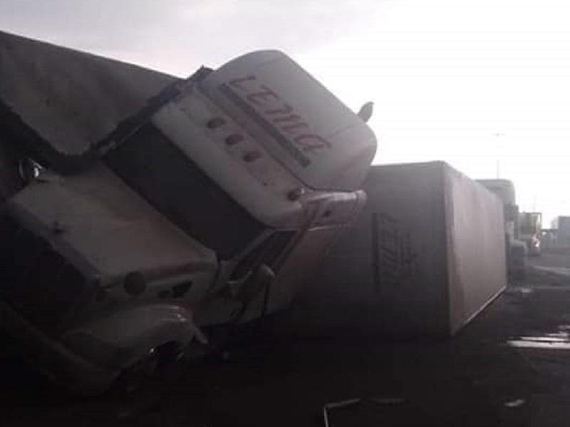 Cierran autopista Saltillo-Monterrey tras granizada y tornado en Apodaca; reportan deslave