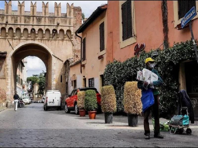 Podr&iacute;a Italia anticipar reapertura de algunos sectores ante baja de contagios