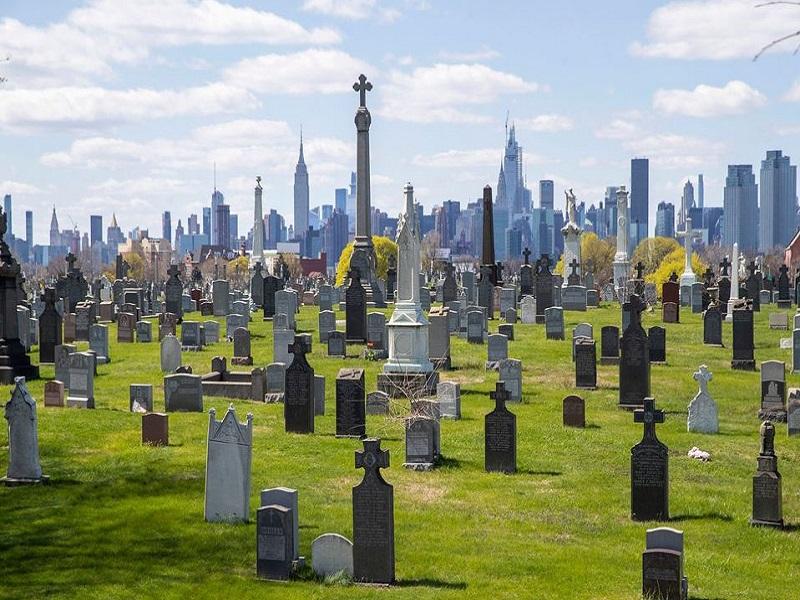 Universidad de Washington estima m&aacute;s de 147 mil muertos por COVID-19 en EU en agosto; van 82 mil