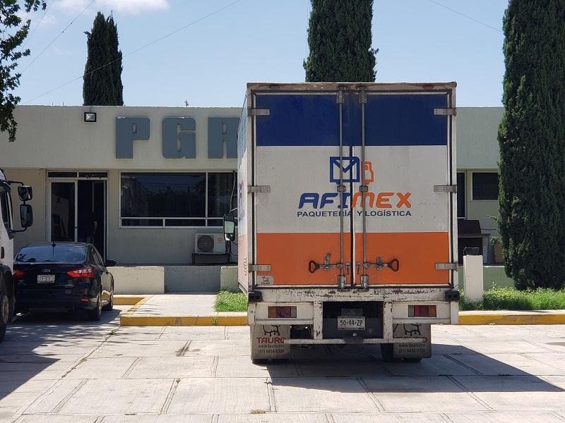Aseguran medio kilo de metanfetaminas en camión de paquetería en antigua garita de Allende