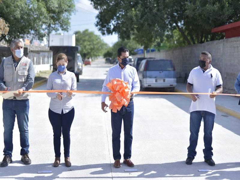 Entregan obra de pavimentaci&oacute;n a trav&eacute;s de Vamos a Michas en Acu&ntilde;a