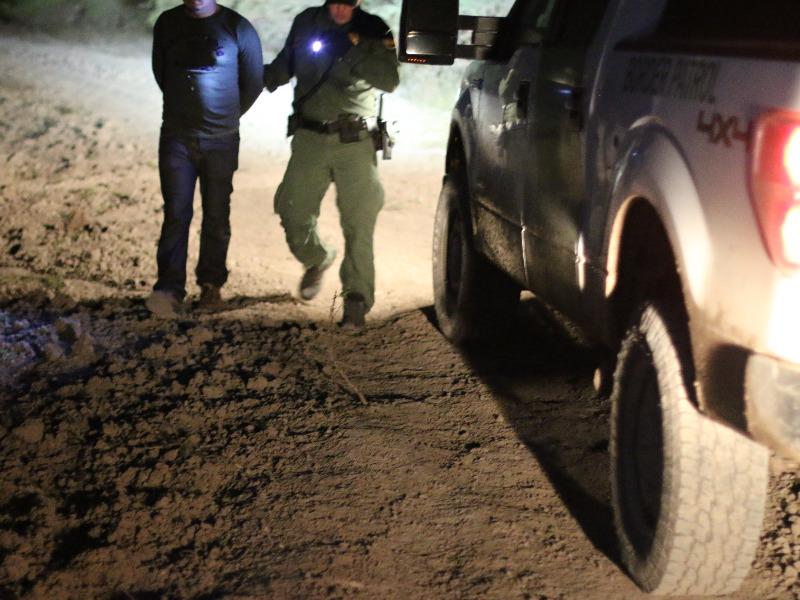 Arrestaron en Brackettville a traficante que transportaba a 6 indocumentados mexicanos