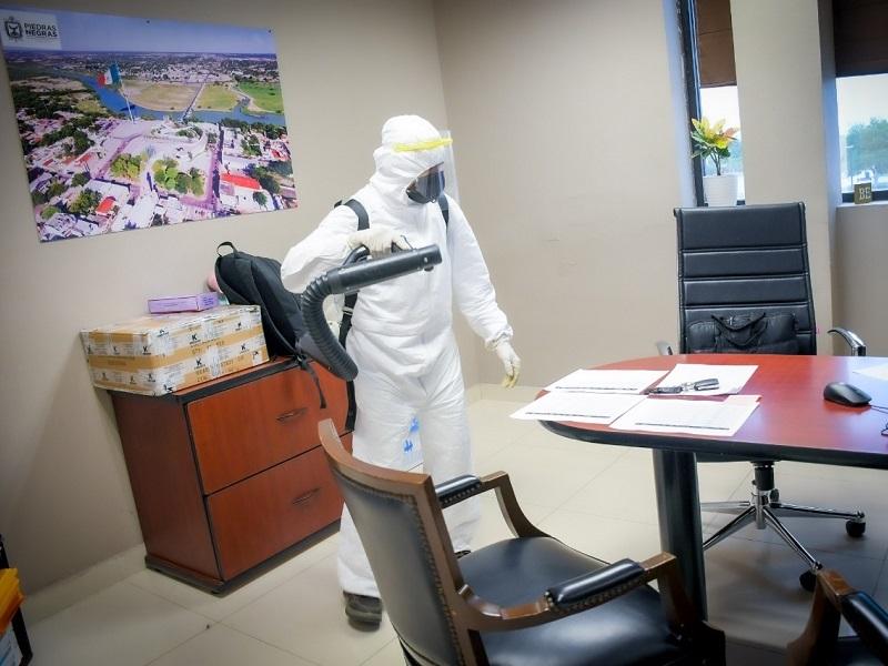 Sanitizan la Presidencia Municipal de Piedras Negras y edificios p&uacute;blicos del municipio (video)