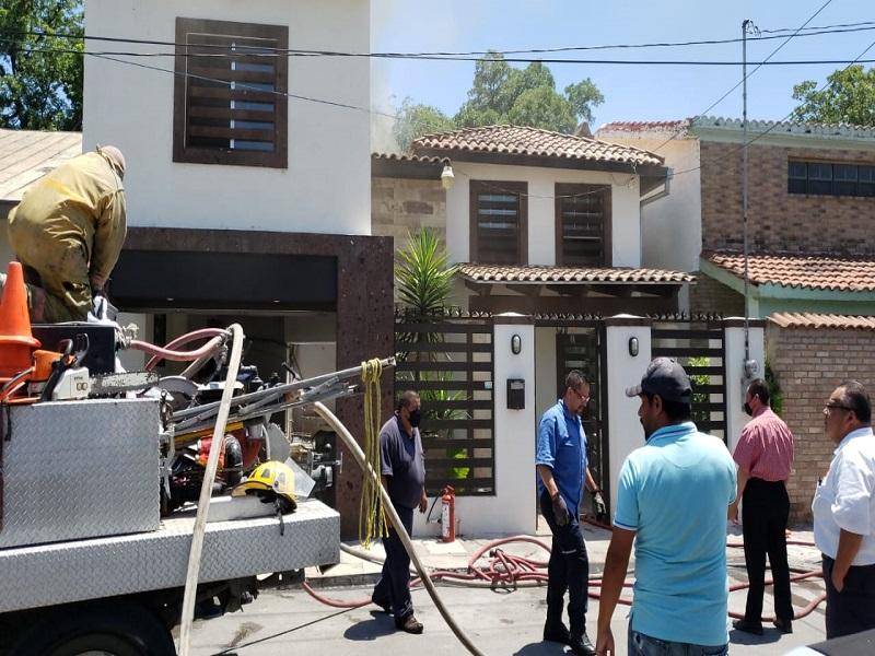 Fuga de gas en tanque estacionario provoca un flamazo en vivienda