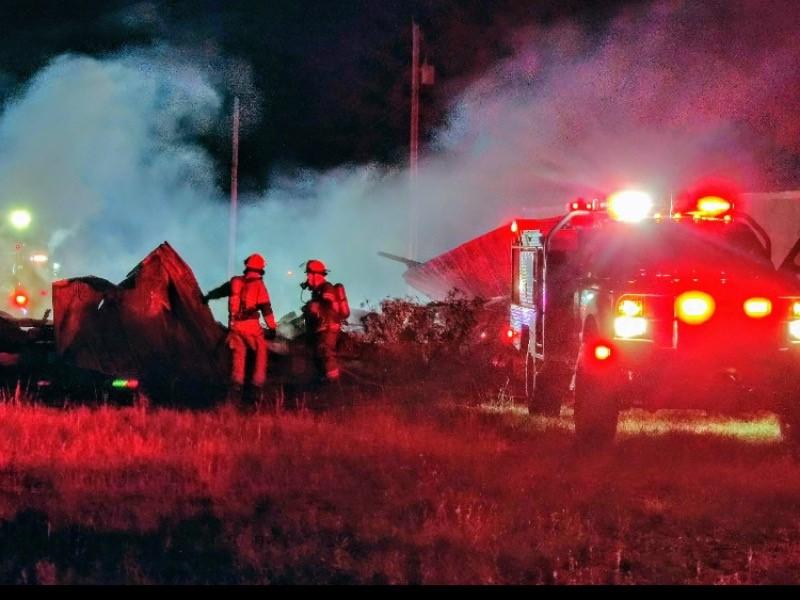 Pérdida total deja incendio de mobile home en un sector al norte de Eagle Pass