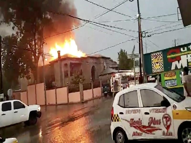 Voraz incendio consume residencia en Acuña (video)