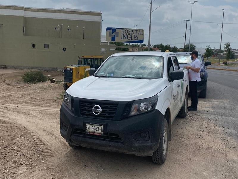Multan al Hospital Ingl&eacute;s por tala de &aacute;rboles y movimiento de tierra para futuro estacionamiento