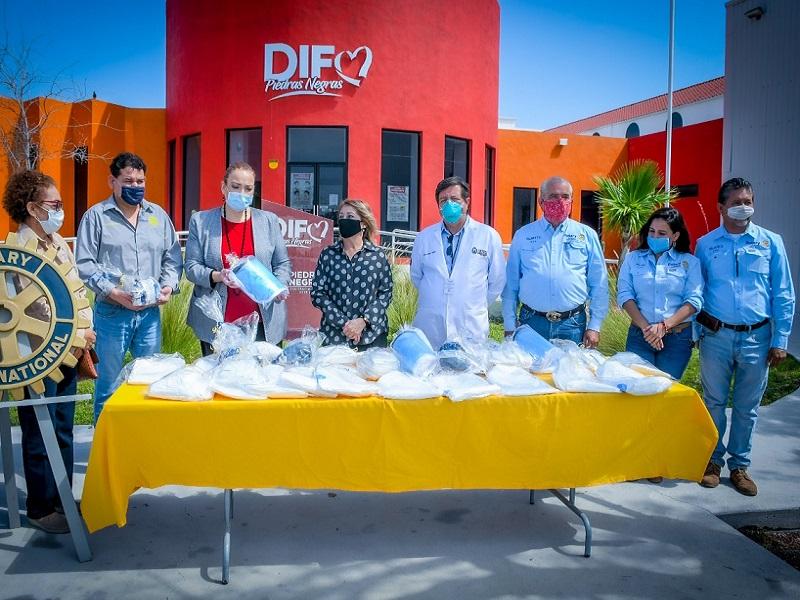 Donan Clubes Rotarios material de protecci&oacute;n para trabajadores de la salud en Piedras Negras