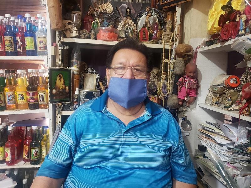 Buscan en hierber&iacute;as perfumes o espray para el trabajo y apaciguar los pleitos en la casa (video)