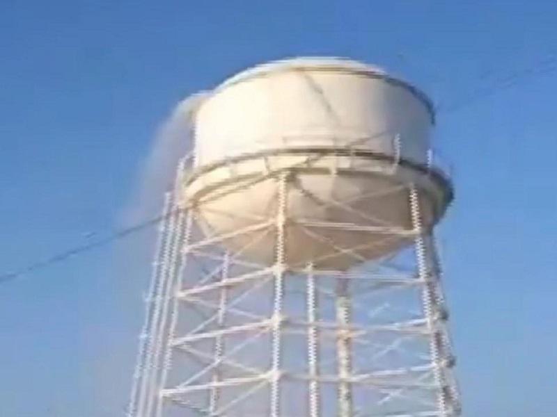 Atiende SIMAS fuga de agua en nuevo tanque elevado del ejido Piedras Negras