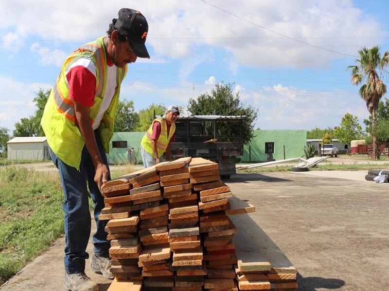 Entreg&oacute; Coahuila material para reparaci&oacute;n de viviendas da&ntilde;adas por tormenta en Zaragoza y Nava