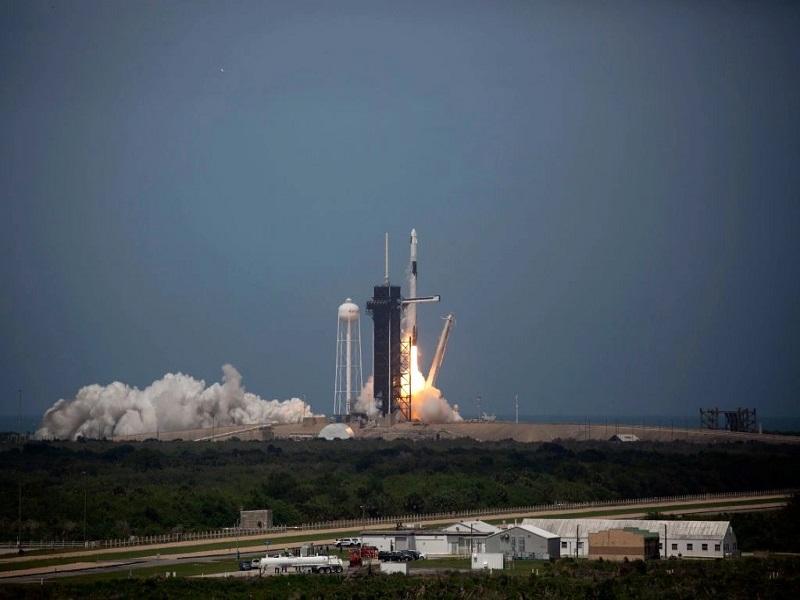 La NASA y SpaceX lanzan con &eacute;xito el cohete Falcon 9 (VIDEO)