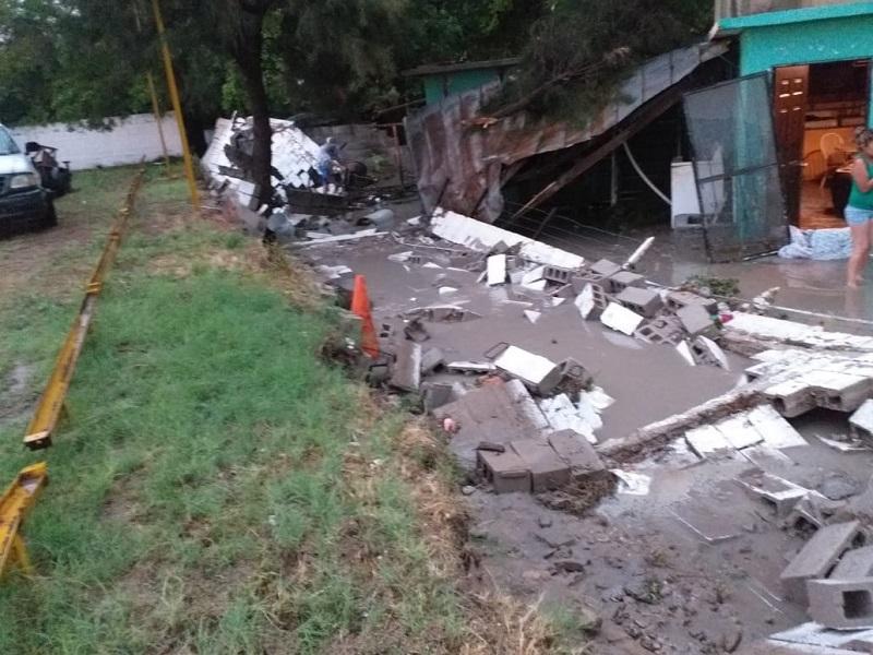 Propietarios de 80 viviendas reclaman seguro por inundación y daños tras lluvias y fuertes vientos