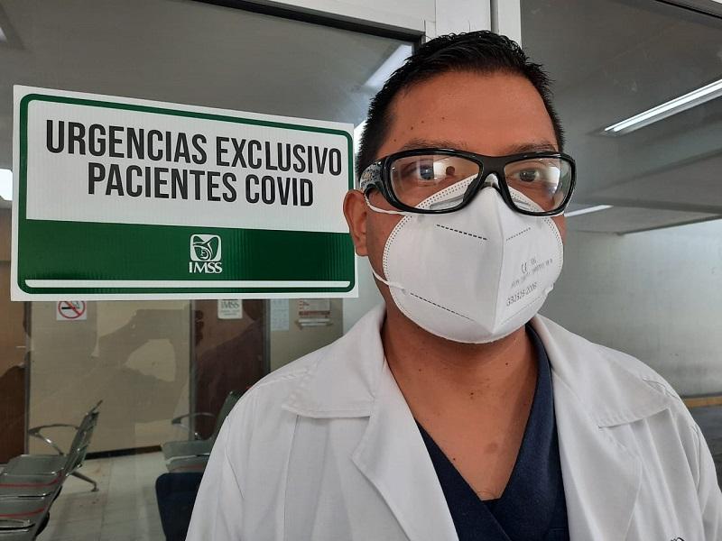 Tras cuatro pruebas, m&eacute;dico del IMSS en Monclova por fin gan&oacute; la batalla al Covid-19