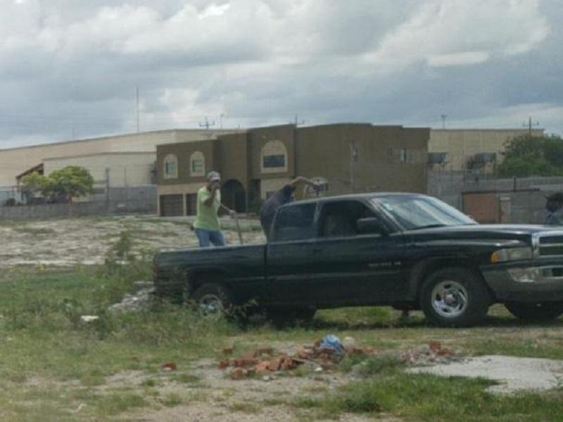 Pide alcalde de Piedras Negras reportar a quienes arrojan basura y escombro a los arroyos para sancionarlos