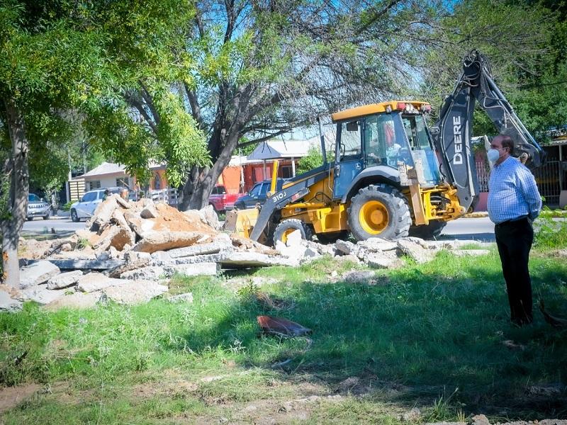 Demuelen vestigios de primaria y kinder de Piedras Negras, alcalde anuncia obra para ni&ntilde;os (video)