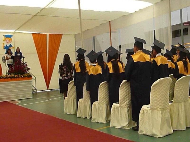 Piden padres de algunas escuelas les regresen lo que aportaron para la graduaci&oacute;n de sus hijos