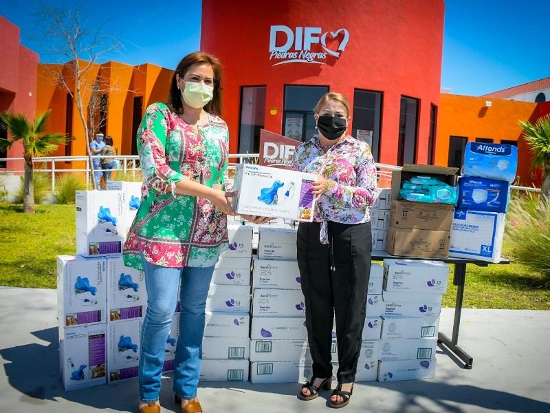 DIF Piedras Negras recibe donativo para adultos mayores y ni&ntilde;os con discapacidad y nebulizadores pedi&aacute;tricos