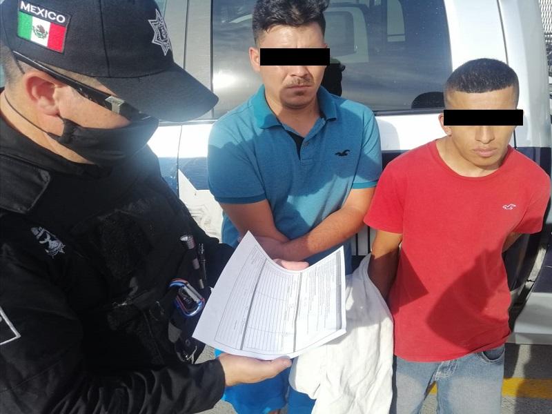 Detienen a dos presuntos narcomenudistas en Piedras Negras, les decomisaron 360 dosis de cristal (video)