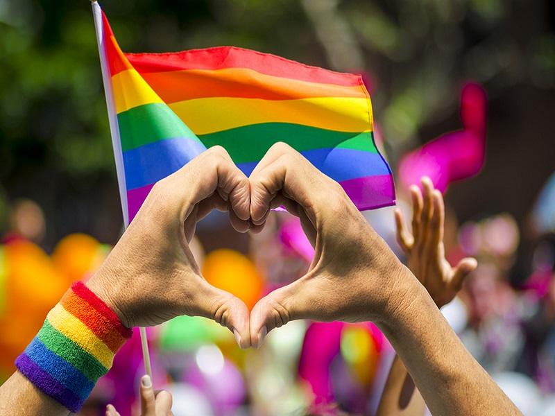 Encienden luces del Congreso de Coahuila por el Día Internacional del Orgullo LGBTTTIQ+
