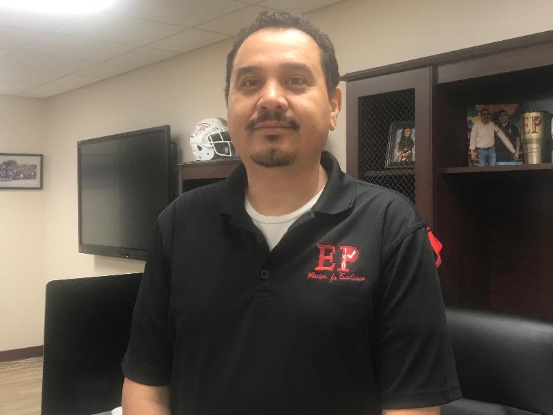 Analiza el Distrito Escolar de Eagle Pass la opci&oacute;n de que alumnos contin&uacute;en clases a distancia