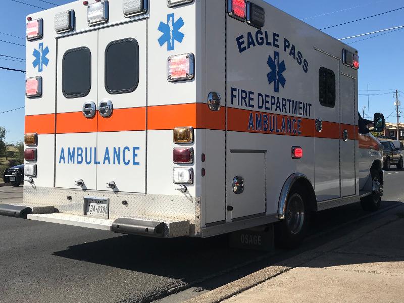 Hombre de Eagle Pass sufre heridas de gravedad al ser atropellado por su propio auto