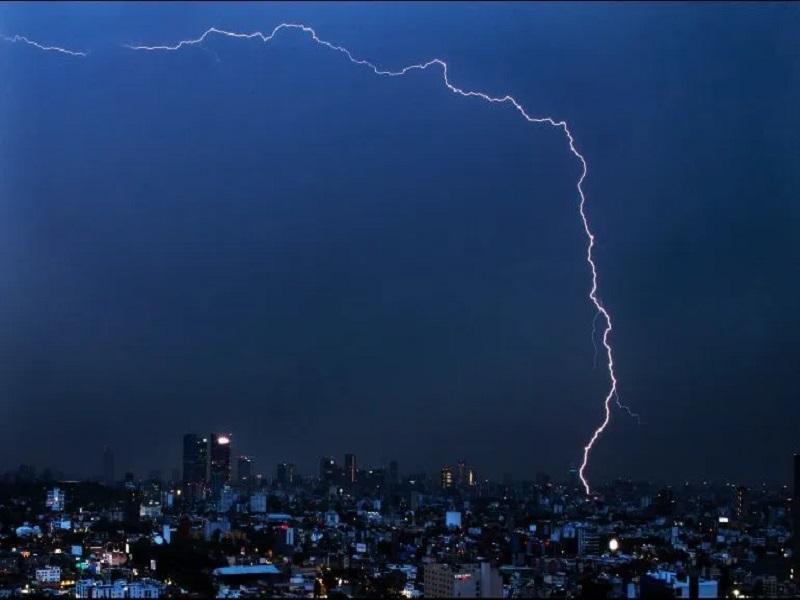 Sorprende fuerte tormenta el&eacute;ctrica en la Ciudad de M&eacute;xico