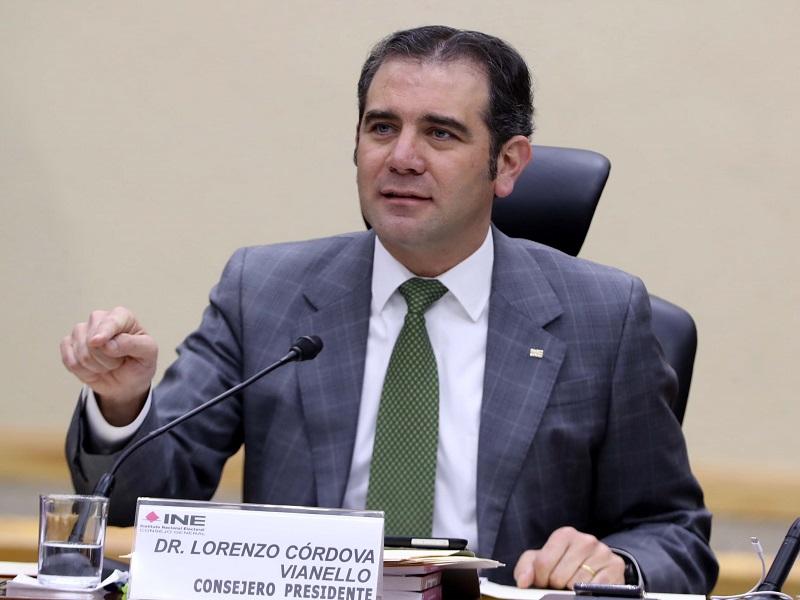 El INE est&aacute; por encima de AMLO, responde Lorenzo C&oacute;rdova