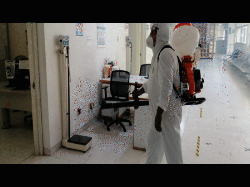 Sanitiza IMSS unidades medicas en Acu&ntilde;a