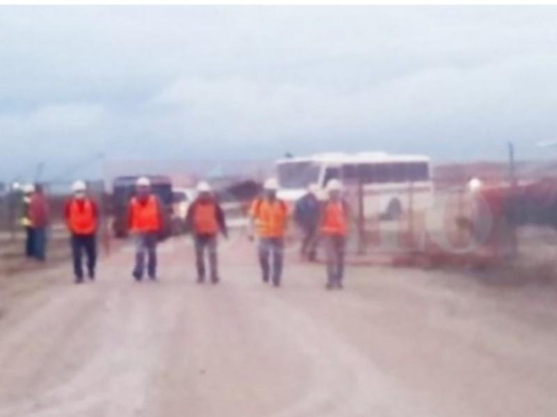 Se quedan varados trabajadores del Tajo Carlos III, transporte de personal no dio servicio