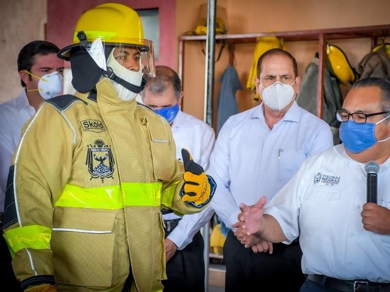 Alcalde y Patronato entregan equipo de protecci&oacute;n personal al Cuerpo de Bomberos de Piedras Negras (video)