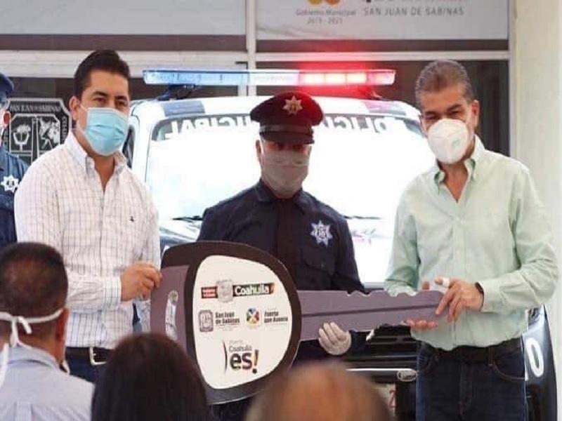 Entrega el gobernador Riquelme nuevas patrullas al municipio de San Juan de Sabinas