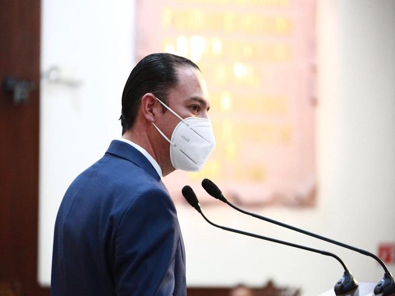 Urge Emilio De Hoyos a AMLO mejores condiciones laborales y econ&oacute;micas para personal de salud