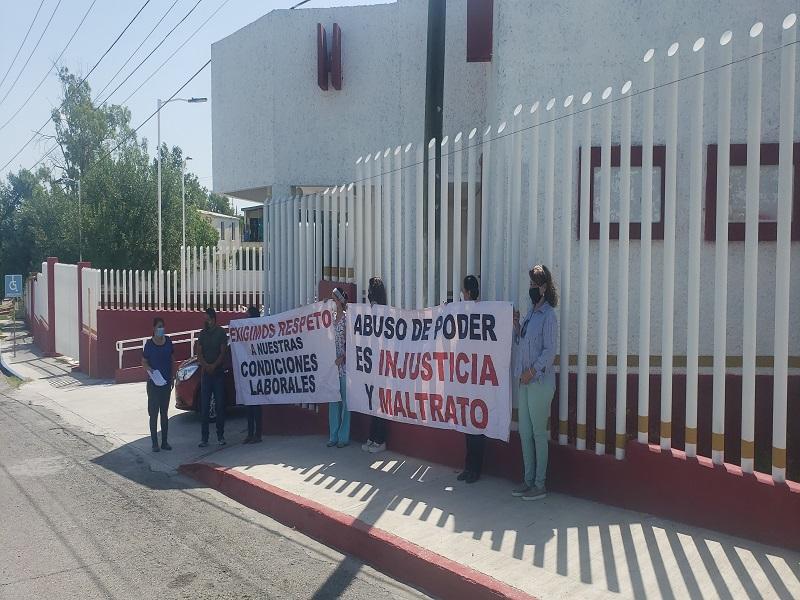 Se manifiestan trabajadores del ISSSTE por acoso y hostigamiento (video)