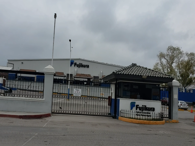 Fujikura env&iacute;a a casa a varios trabajadores tras caso positivo de coronavirus (video)