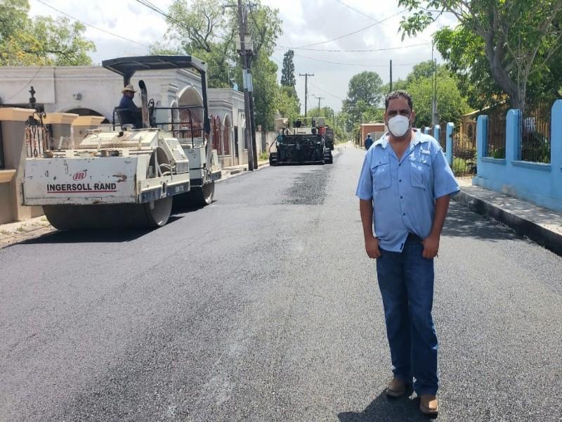 Supervisa alcalde trabajos de recarpeteo en Morelos