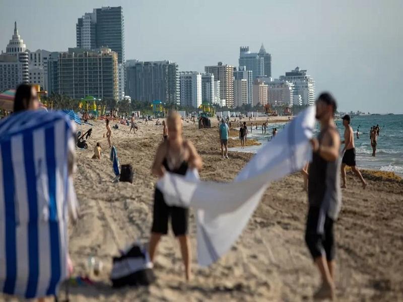 Cerrar&aacute;n playas de Miami en pleno 4 de julio tras repunte de contagios de coronavirus
